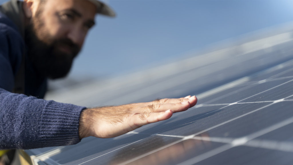 Panneau solaire ou photovoltaïque : quelles différences ?