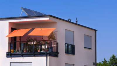 Panneau solaire sur toit plat, ce qu'il faut savoir